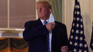Photo of Trump se quita la mascarilla al llegar a la Casa Blanca