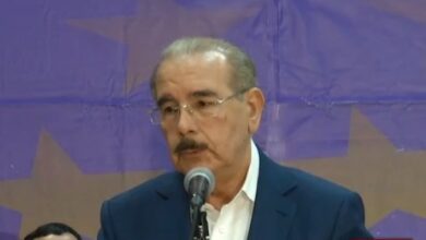 Photo of Danilo Medina sale en defensa de honestidad funcionarios de sus gobiernos; muestra indignación por condiciones apresamientos