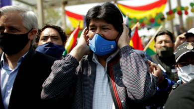 Photo of Evo Morales regresa a su Bolivia; una multitud de seguidores lo recibe