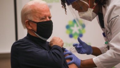 Photo of Joe Biden recibe la vacuna contra el COVID-19; propugna dar fuerza a la campaña en EEUU
