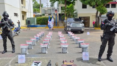 Photo of DNCD ocupa 168 paquetes de presunta cocaína y apresa siete personas en Barahona