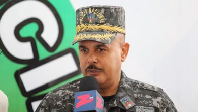 Photo of Presidente Abinader asciende y pone en retiro a cinco generales de la Policía Nacional