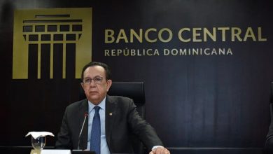 Photo of Gobierno ratifica a Valdez Albizu como Gobernador del Banco Central